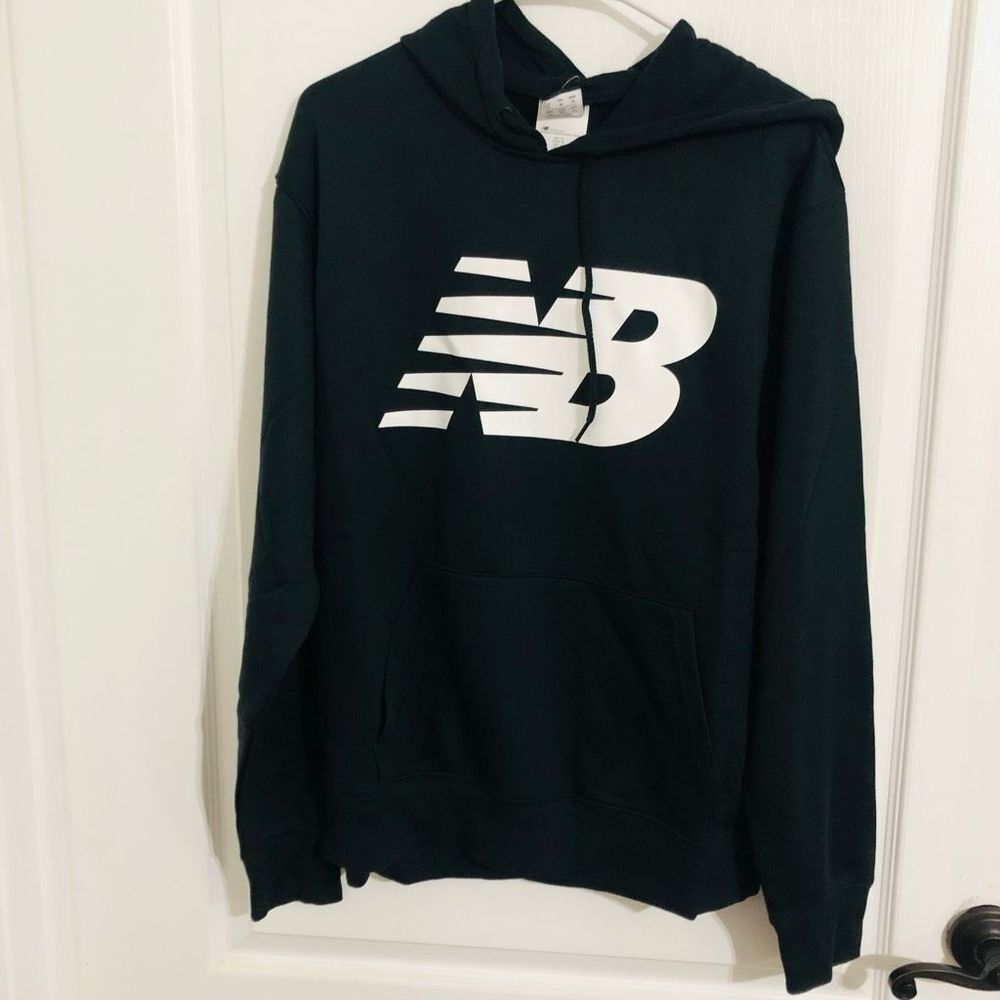Brand New New Balance Men Pullover Black & White Hoodie Size Medium